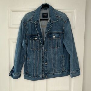 ABERCROMBIE AND FITCH CLASSIC DENIM JACKET